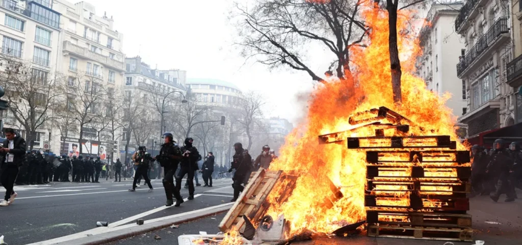 Massive French Protests – Call for Macron to Resign